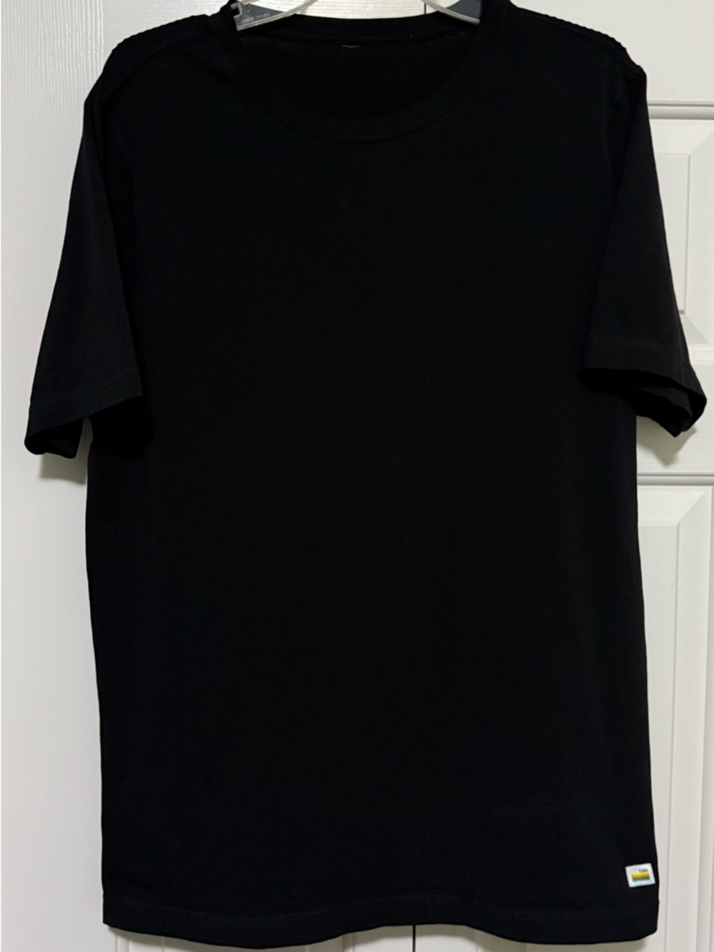 Vuori Strato Tee Mens M 21” Black Cotton Crew Neck Shirt
